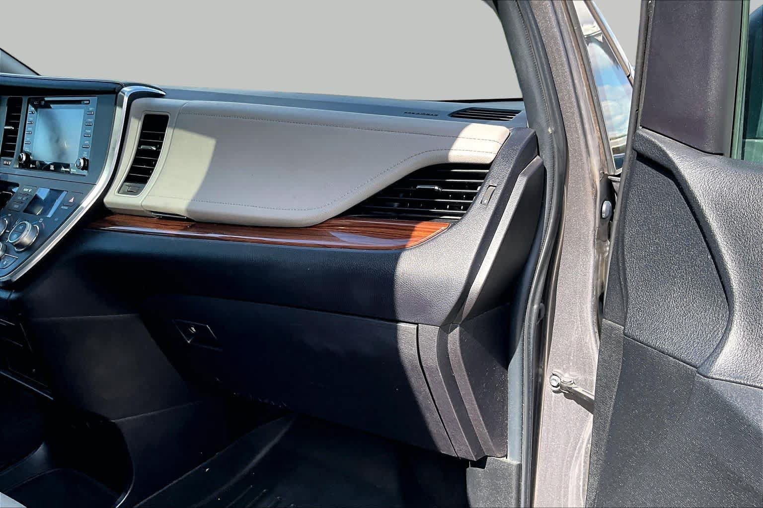 Used 2019 Toyota Sienna Limited Premium AWD/4WD image 14
