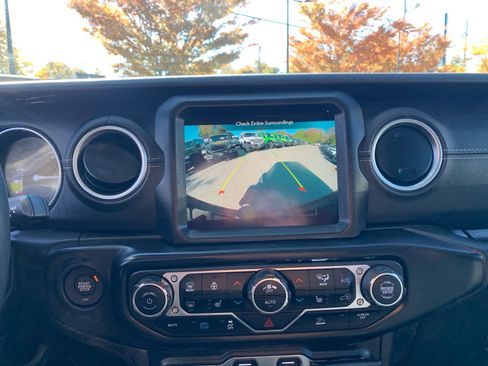 Used 2023 Jeep Wrangler Sahara w/ Cold Weather Group image 29