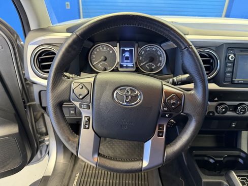 Used 2019 Toyota Tacoma SR5 AWD/4WD image 14
