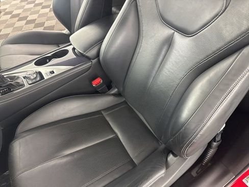 Used 2017 INFINITI Q60 Red Sport 400 image 21