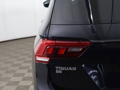 Used 2021 Volkswagen Tiguan SE w/ Panoramic Sunroof Package image 16