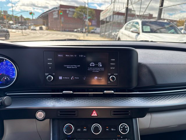 Used 2022 Kia Carnival LX FWD image 16