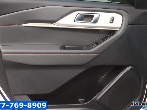 Certified 2025 Ford Explorer Active w/ Active Comfort Package image 9