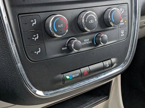 Certified 2018 Dodge Grand Caravan SXT image 18