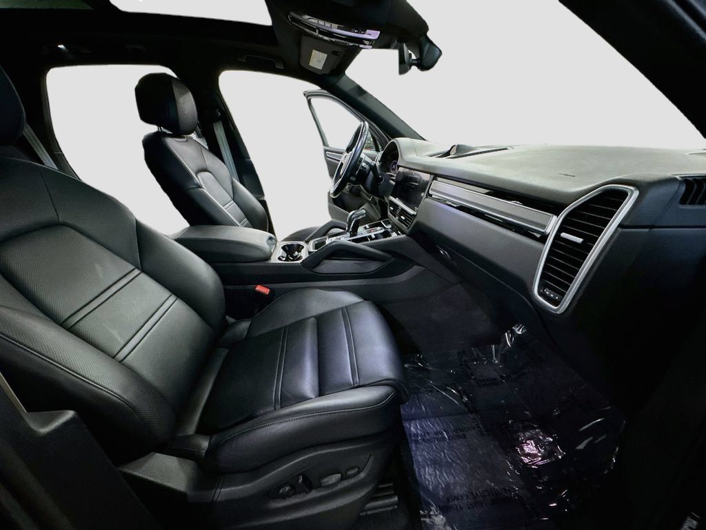 Used 2022 Porsche Cayenne Platinum Edition AWD/4WD image 34