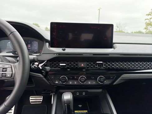 Used 2025 Honda Accord Sport image 30