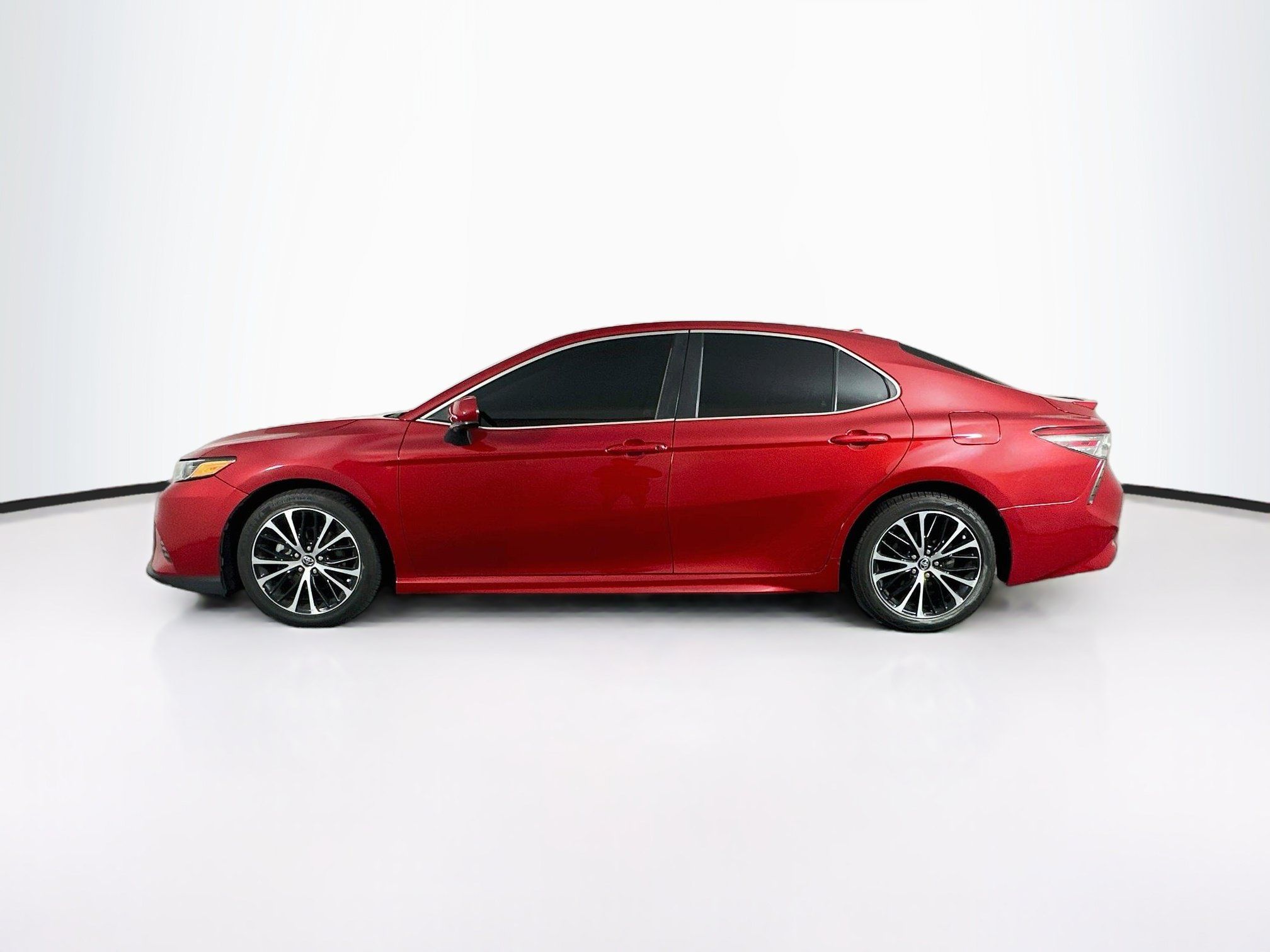 Used 2019 Toyota Camry SE w/ Carpet Mat Package FWD image 4