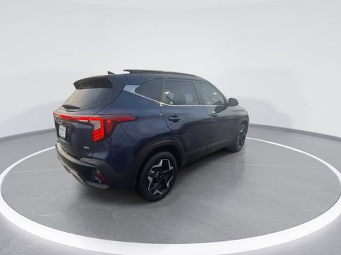 Used 2025 Kia Seltos EX w/ EX Sunroof Package image 8