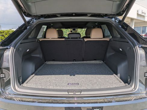 New 2026 Volkswagen Atlas Cross Sport SE FWD image 13