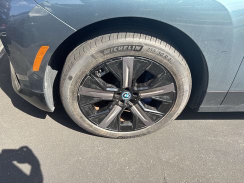 Used 2024 BMW iX xDrive50 w/ Premium Package AWD/4WD image 13