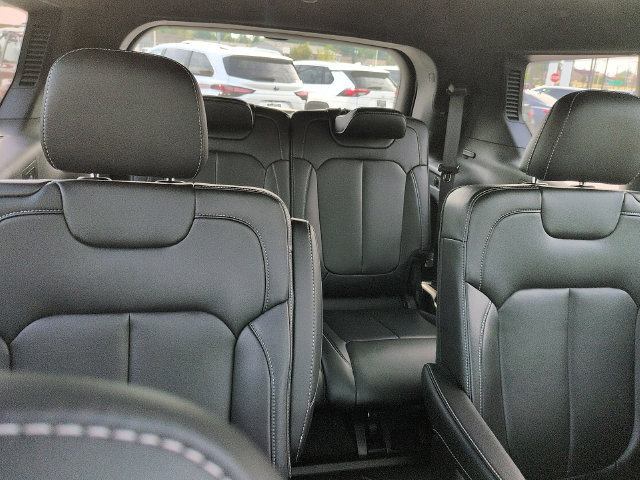 Used 2025 Jeep Grand Cherokee L Limited w/ Black Appearance Package AWD/4WD image 11