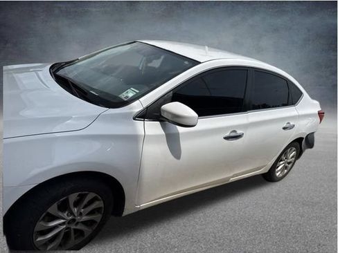 Used 2019 Nissan Sentra SV FWD image 2