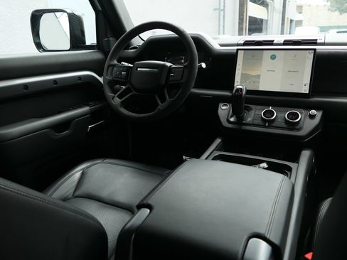 Used 2023 Land Rover Defender 110 V8 AWD/4WD image 25