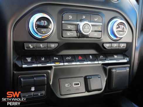 Used 2022 GMC Sierra 3500 Denali w/ Denali Ultimate Package image 24