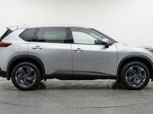 Used 2025 Nissan Rogue SV AWD/4WD image 11