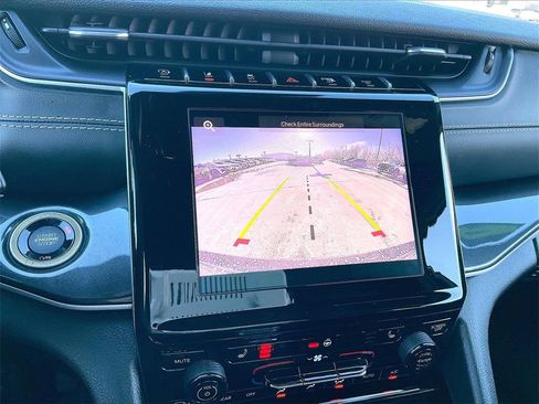 Used 2023 Jeep Grand Cherokee Altitude image 18