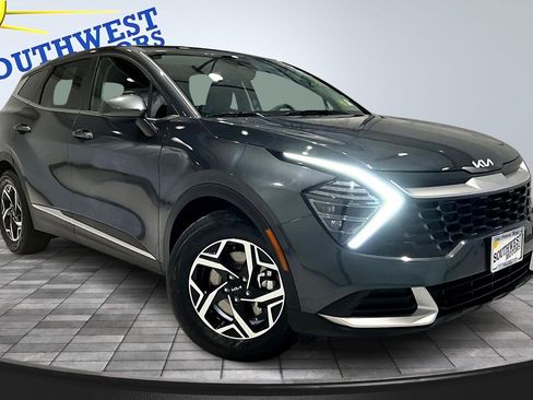 Used 2024 Kia Sportage LX image 3