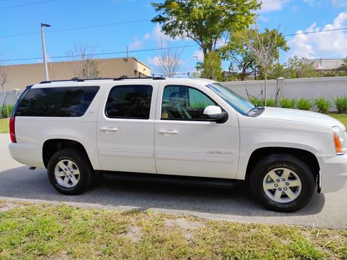 Used 2010 GMC Yukon XL SLT w/ SLT-2 Equipment Package image 7