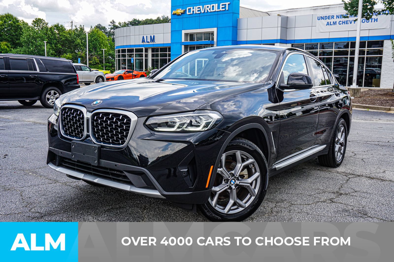 Used 2025 BMW X4 xDrive30i AWD/4WD image 2