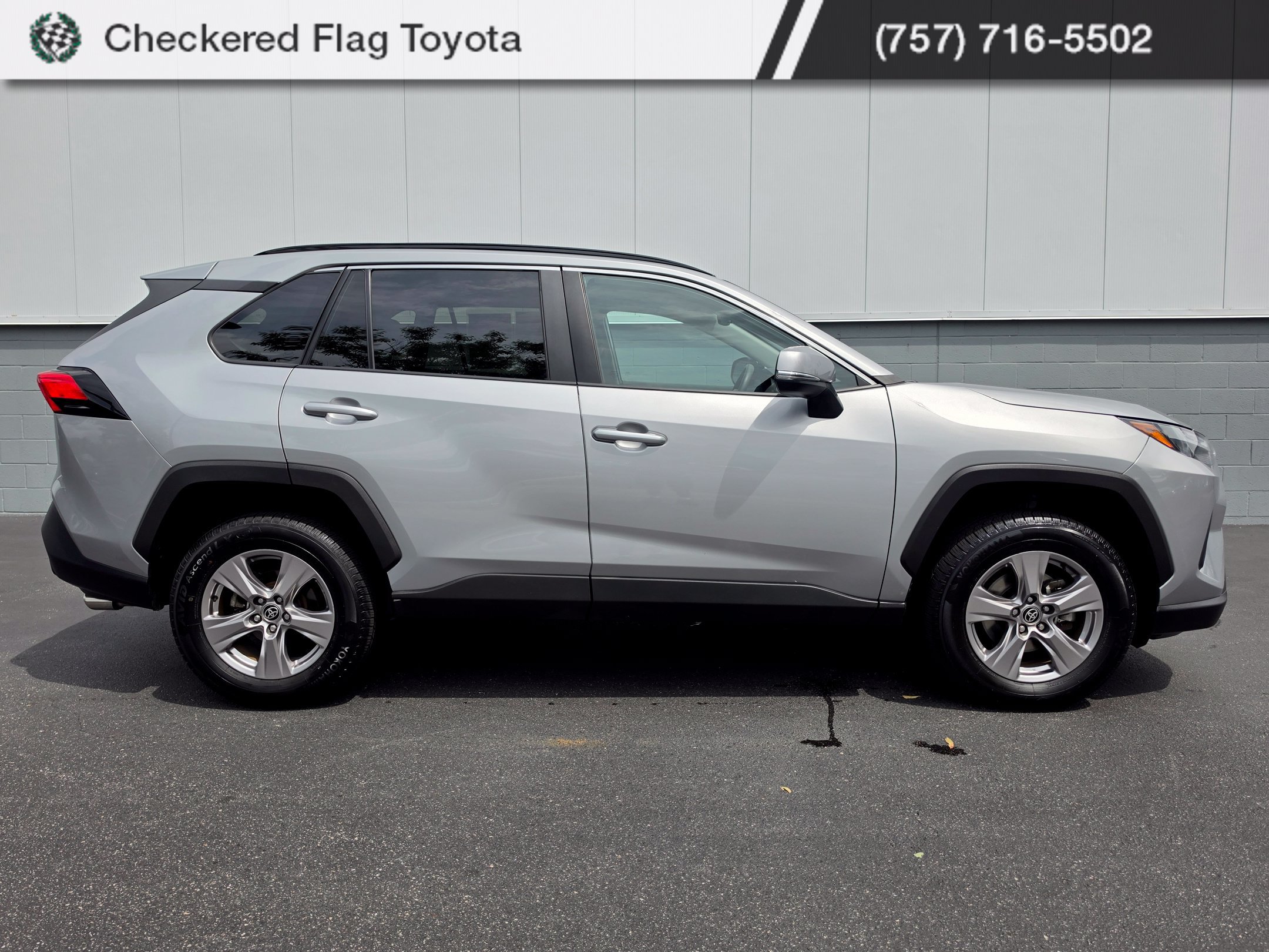 Used 2022 Toyota RAV4 XLE AWD/4WD image 6