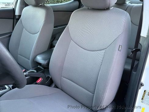 Used 2015 Hyundai Elantra SE w/ Option Group 02 image 16