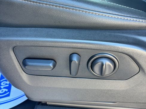 Used 2022 GMC Sierra 2500 SLT w/ SLT Premium Package image 16