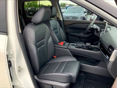 Used 2023 Nissan Rogue SL FWD image 16