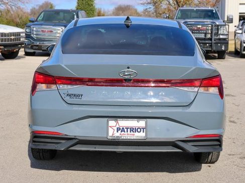 Used 2022 Hyundai Elantra SEL w/ Convenience Package image 4