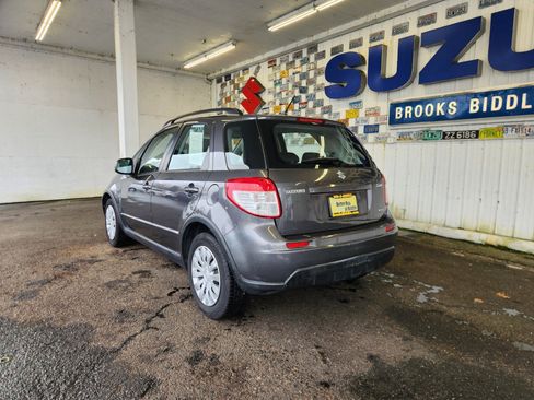 Used 2010 Suzuki SX4 AWD Hatchback image 5