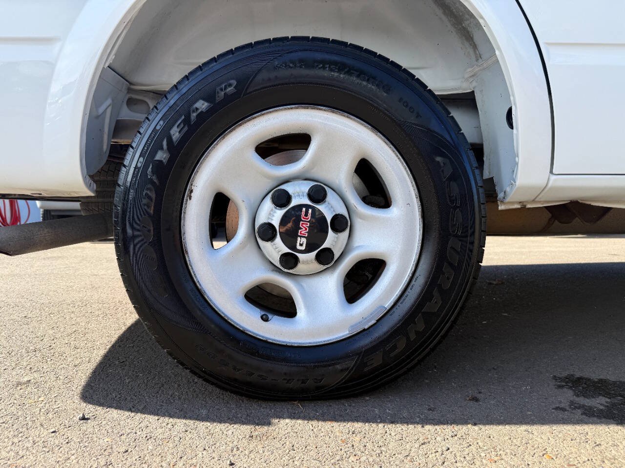 Used 2004 GMC Safari Passenger RWD image 27