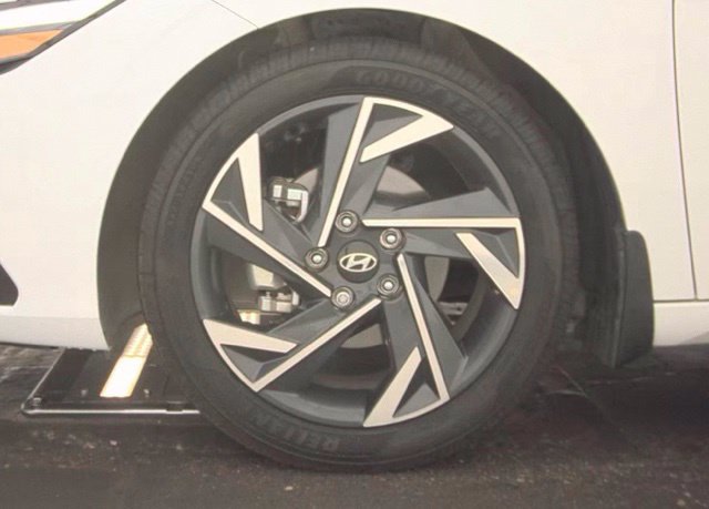 Used 2025 Hyundai Elantra Limited FWD image 20