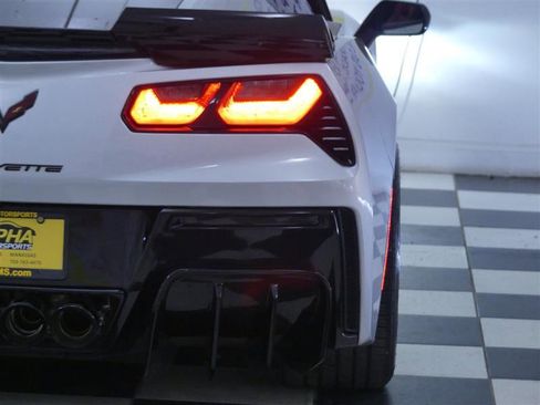 Used 2018 Chevrolet Corvette Stingray Coupe image 32