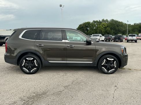 Used 2025 Kia Telluride S AWD/4WD image 6