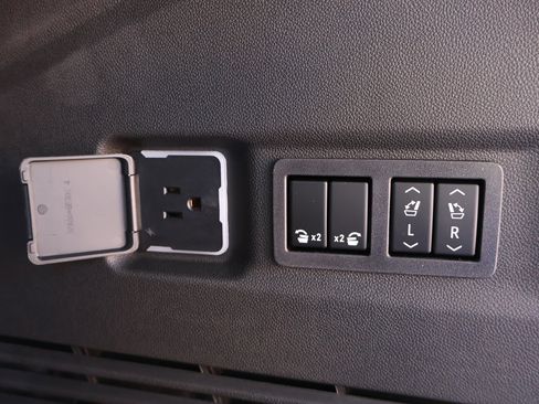 New 2026 Chevrolet Suburban High Country image 30