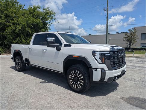 Used 2024 GMC Sierra 2500 Denali Ultimate AWD/4WD image 2