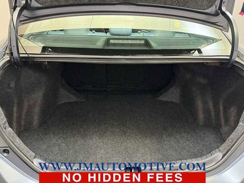 Used 2015 Toyota Corolla LE image 16