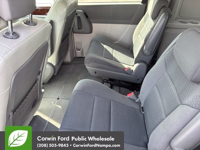 Used 2010 Chrysler Town & Country Touring FWD image 24