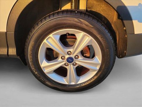 Used 2015 Ford Escape SE FWD image 9