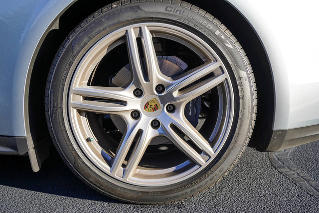 Used 2020 Porsche Panamera RWD image 57