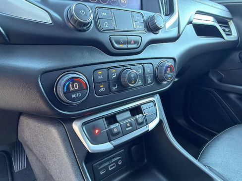 Used 2022 GMC Terrain SLT AWD/4WD image 13