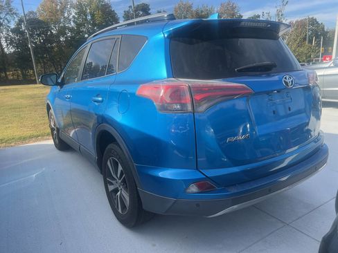 Used 2018 Toyota RAV4 XLE image 9