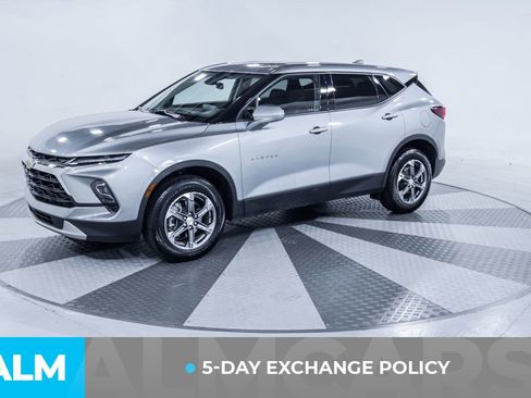 Used 2025 Chevrolet Blazer LT FWD image 3