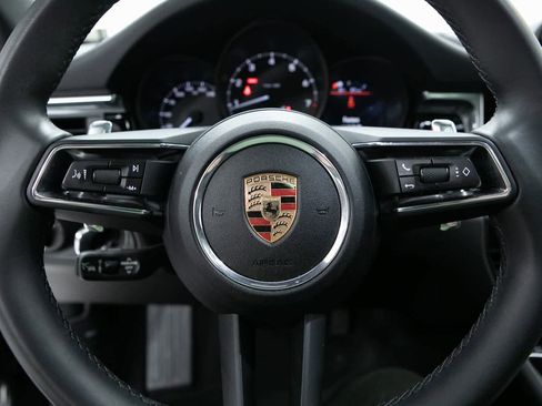 Certified 2025 Porsche Macan image 14