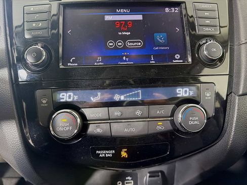 Certified 2019 Nissan Rogue SV image 13