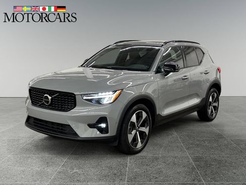 Certified 2024 Volvo XC40 B5 Plus w/ Climate Package AWD/4WD image 7