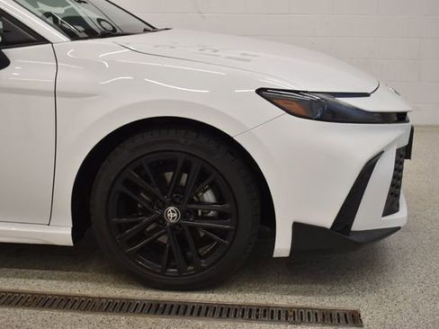 Used 2025 Toyota Camry SE FWD image 13