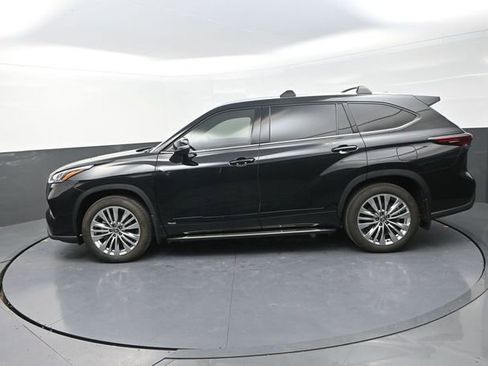 Used 2026 Toyota Highlander Platinum image 4