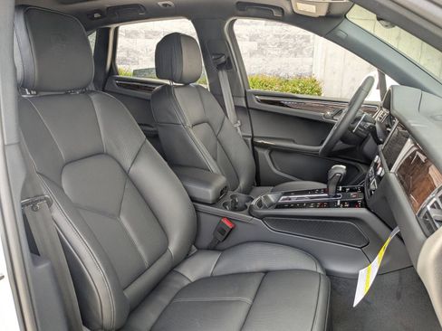 Certified 2026 Porsche Macan image 25