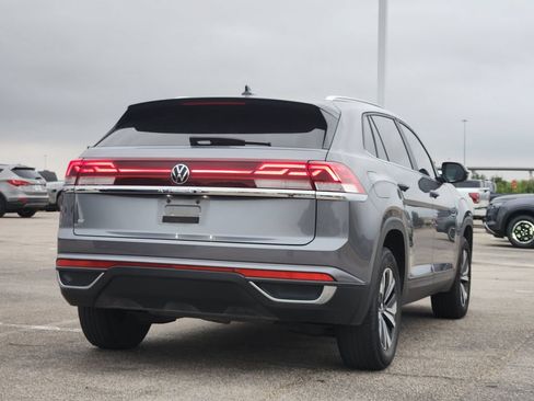 Used 2024 Volkswagen Atlas Cross Sport SE FWD image 3