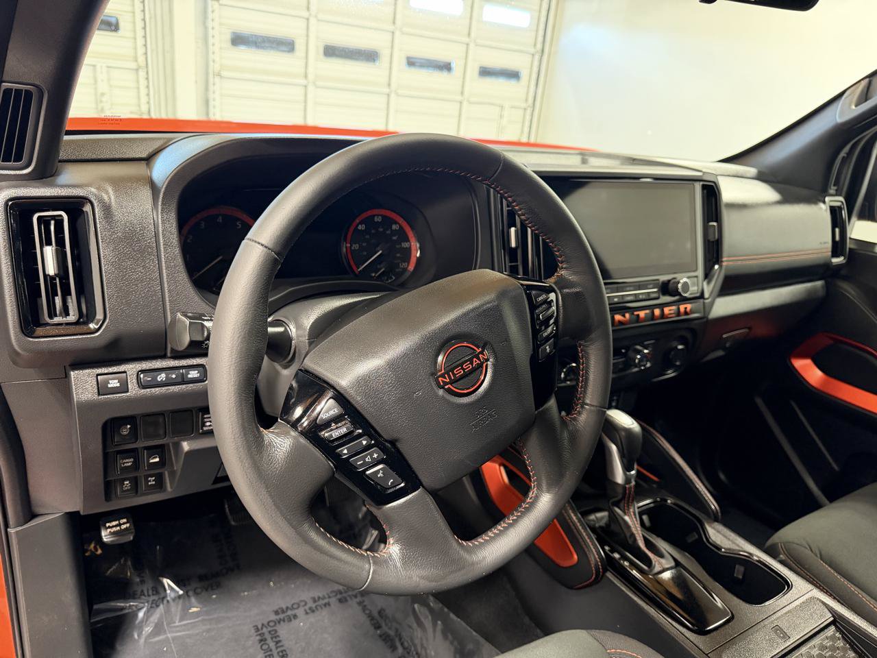 Used 2025 Nissan Frontier PRO-4X w/ Pro Convenience Package AWD/4WD image 13